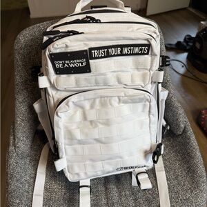 Wolfpak 25 L backpack polar white
